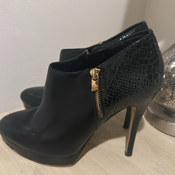 Michael Kors York booties size 10 black with black reptile on heel. Heel 5 in. - Picture 2 of 8